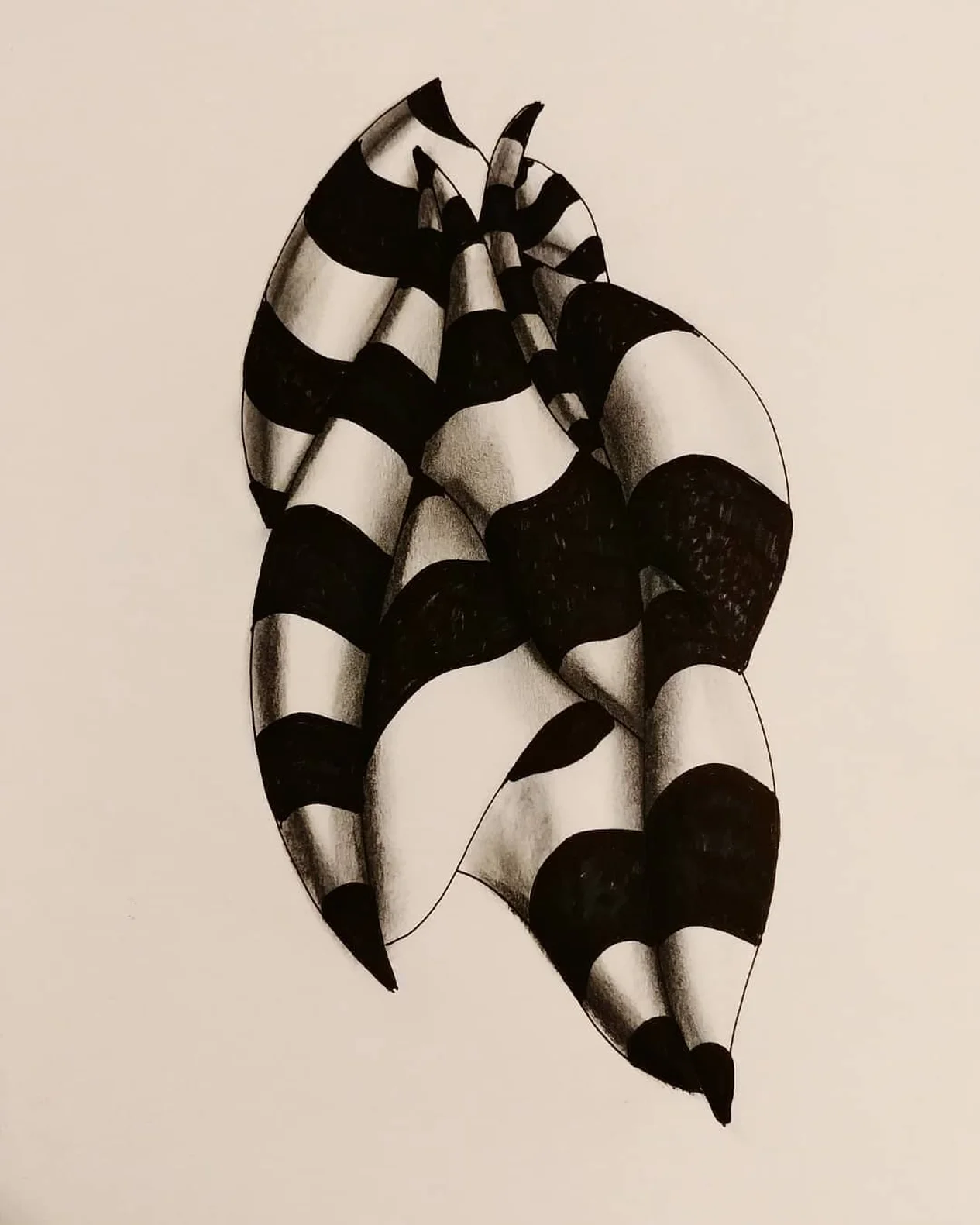 Scultura astratta in bianco e nero